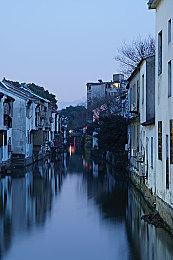 经典迷宫RPG《剑与魔法与学园3》将推出强化版